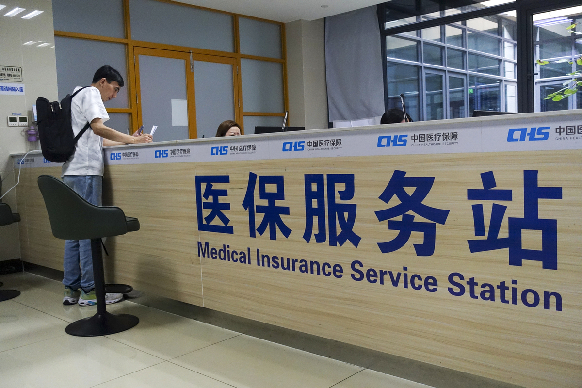 抚顺上海医保中心(上海医保中心服务大厅地址)